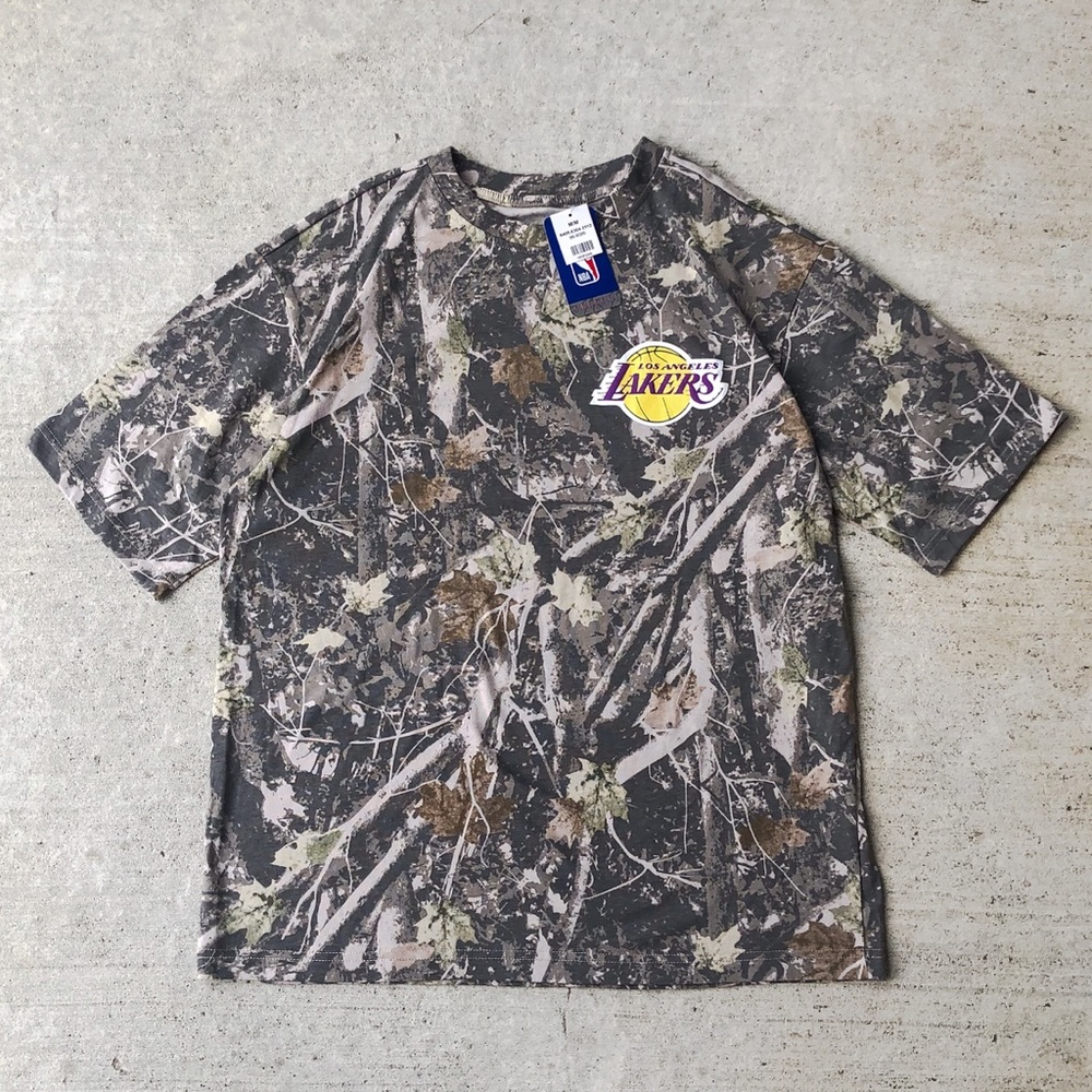 NBA Los Angeles Lakers Woodlands Camo Graphic Tee Size M, NWT